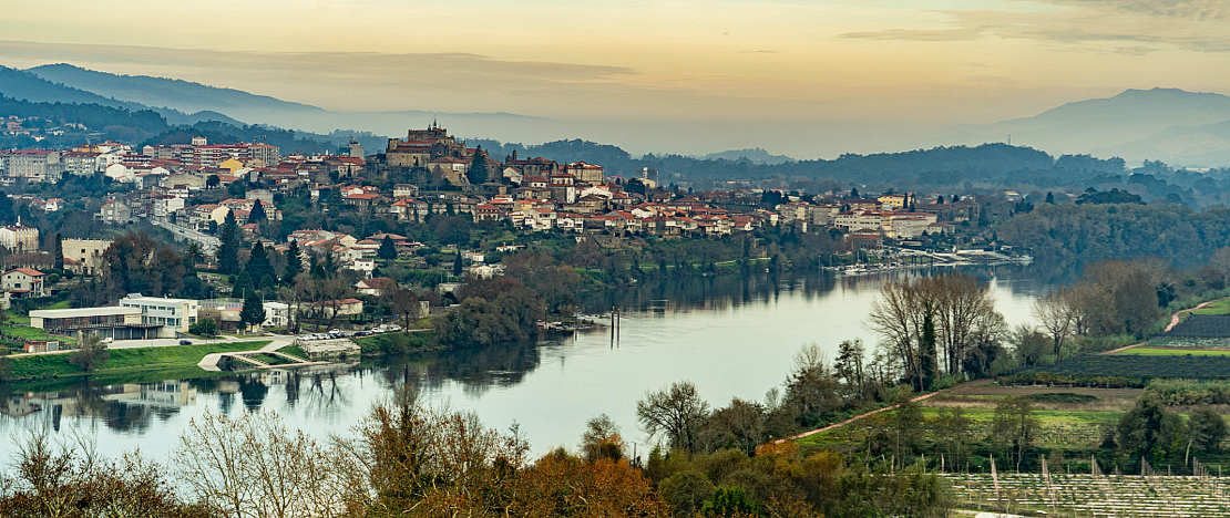 Views of Tui over the Miño river, Pontevedra Views of Tui over the Miño river, Pontevedra