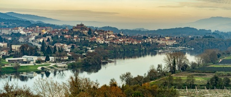 Ansicht von Tui über dem Fluss Miño, Pontevedra