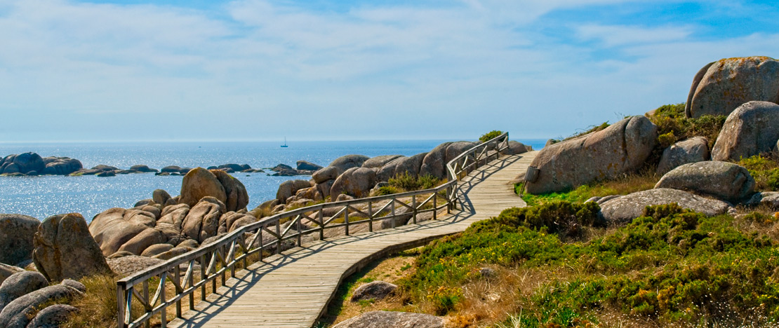 Деревянные мостки на приморской тропе Сан-Висенте-до-Мар, О-Грове Деревянные мостки на приморской тропе Сан-Висенте-до-Мар, О-Грове