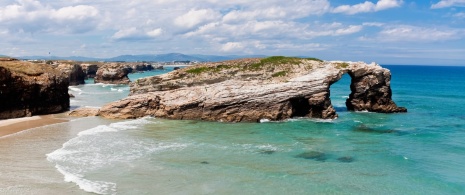 Vista da praia de As Catedrais de Ribadeo, em Lugo, Galícia