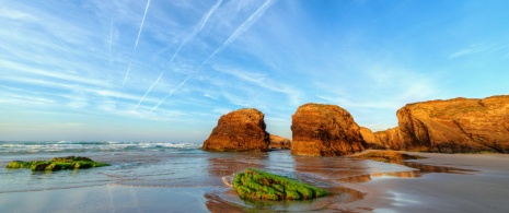 Strand Las Catedrales in Ribadeo, Galicien