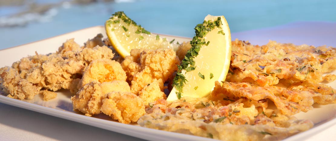 Pescaíto frito servido en el Parador de Cádiz