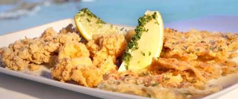 Fresh fried fish served at the Parador de Cádiz 