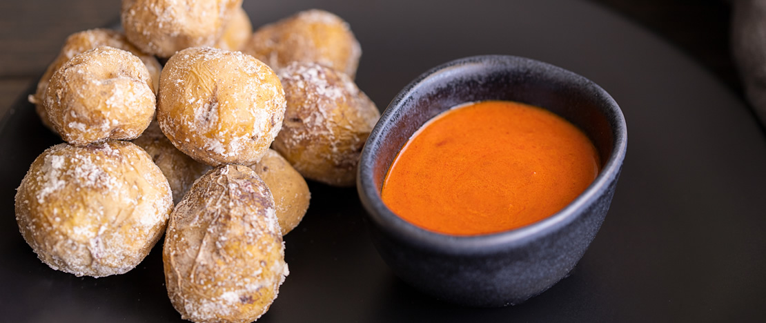 Картофель по-канарски (папас арругадас) с соусом пикон