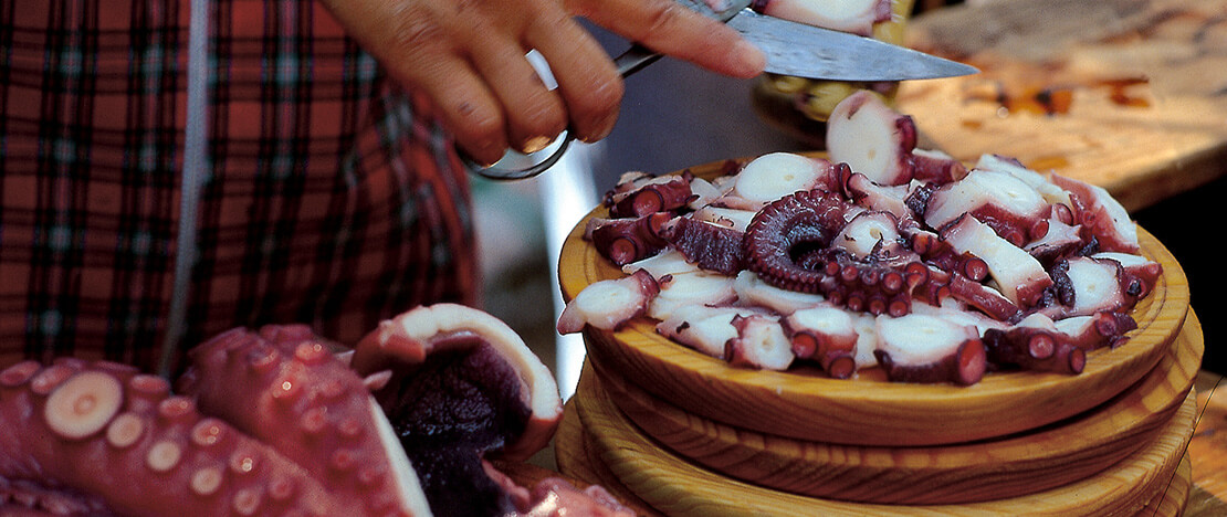 Poulpe « a feira », typique de Galice Poulpe « a feira », typique de Galice