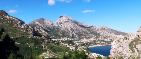 Vue du mont surnommé « la femme morte » à Ceuta