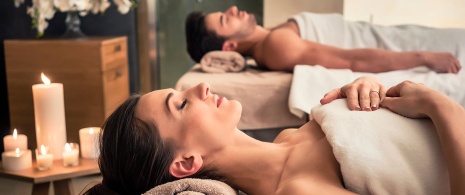 Couple dans un spa