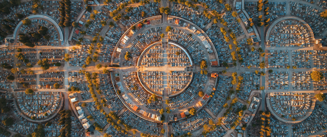 Veduta aerea del cimitero di Nuestra Señora de la Almudena a Madrid, Comunità di Madrid Veduta aerea del cimitero di Nuestra Señora de la Almudena a Madrid, Comunità di Madrid