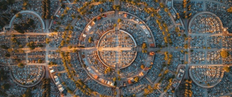 Vista aérea do cemitério Nuestra Señora de la Almudena em Madri, Comunidade de Madri