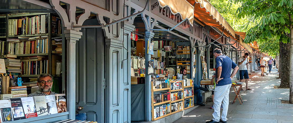 Detalhe das livrarias na ladeira de Moyano, em Madri Detalhe das livrarias na ladeira de Moyano, em Madri
