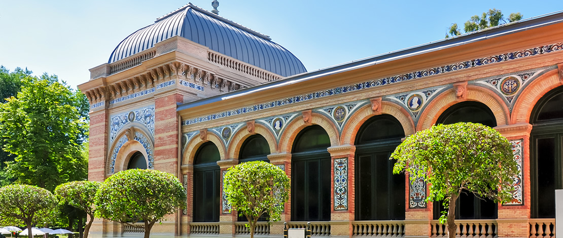 Palacio Velázquez en el parque de El Retiro, Madrid Palacio Velázquez en el parque de El Retiro, Madrid