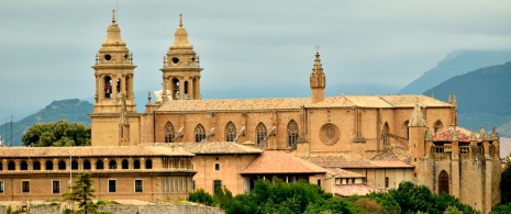 Vista geral da Catedral de Santa María la Real em Pamplona, Navarra