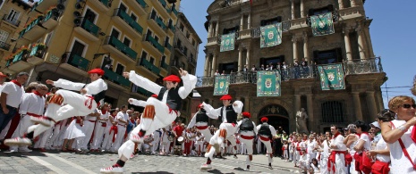 Straßenumzug während der Fiesta von San Fermín