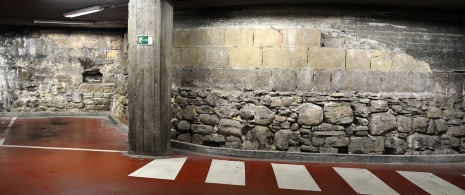 Vue de la muraille, dans le parking du Boulevard, Saint-Sébastien