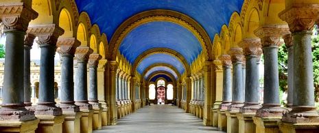 Galleria del cimitero Vista Alegre a Bilbao, Vizcaya, Paesi Baschi