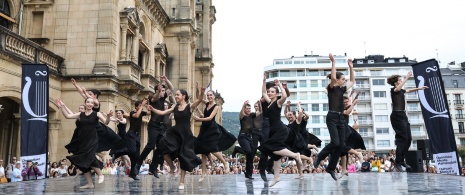 Atuação de dança clássica no Festival Quinzena Musical de San Sebastián em Guipúzcoa, País Basco