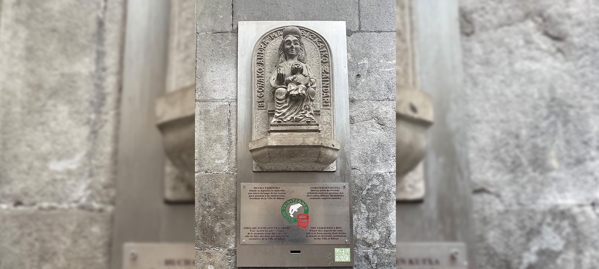 Widok na skarbonkę „txikiteros” w Bilbao Widok na skarbonkę „txikiteros” w Bilbao