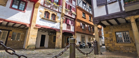 Detail des historischen Zentrums von Hondarribia in Guipúzcoa, Baskenland