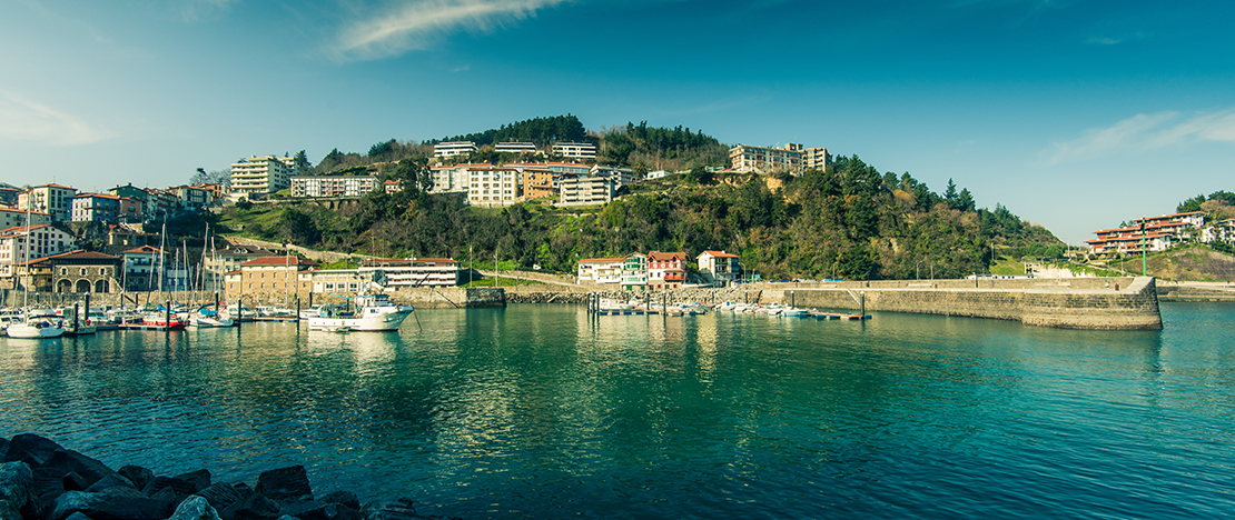 Vista del puerto de Ondarroa, Bizkaia Vista del puerto de Ondarroa, Bizkaia