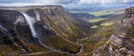 Salto del Nervión waterfall, Álava