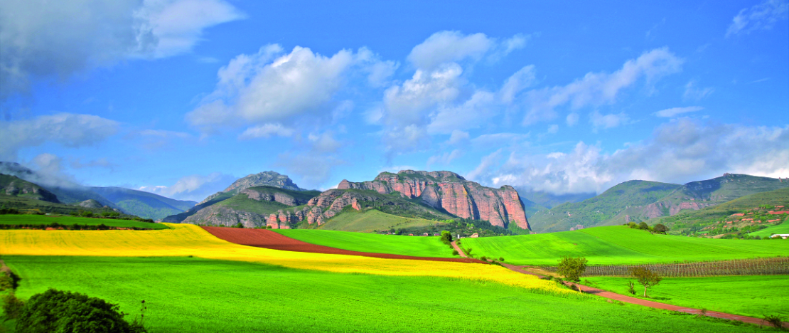 Blick auf die Berge von Matute und Tobía im Najerilla-Tal, La Rioja Blick auf die Berge von Matute und Tobía im Najerilla-Tal, La Rioja