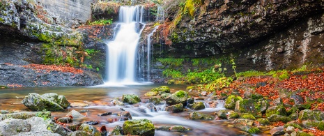 Водопад, природный парк Сьерра-Себольера, Ла-Риоха