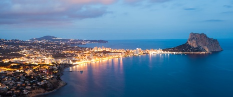 Vista al tramonto del comune di Calpe ad Alicante, Comunità Valenciana