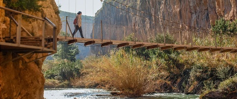 Brücke über den Fluss Turia in Chulilla, Region Valencia