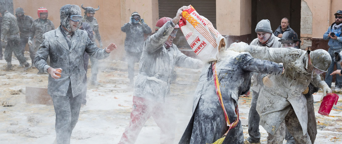 Fête des enfarinés à Ibi, province d'Alicante Fête des enfarinés à Ibi, province d'Alicante