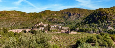 バレンシア州のカルデロナ山脈自然公園内にあるポルタセリ・カルトゥジオ会修道院