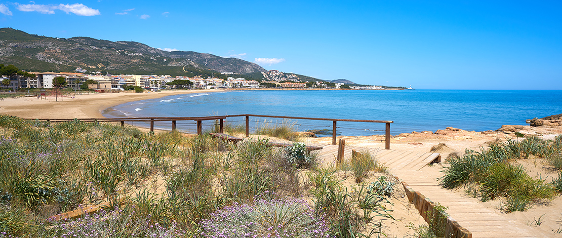 Vista de la Playa de las Fuentes en Alcalà-Alcossebre, Comunidad Valenciana Vista de la Playa de las Fuentes en Alcalà-Alcossebre, Comunidad Valenciana
