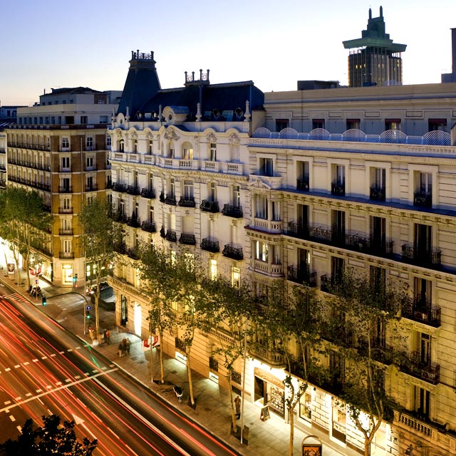 Улица Серрано в районе Саламанка, Мадрид
