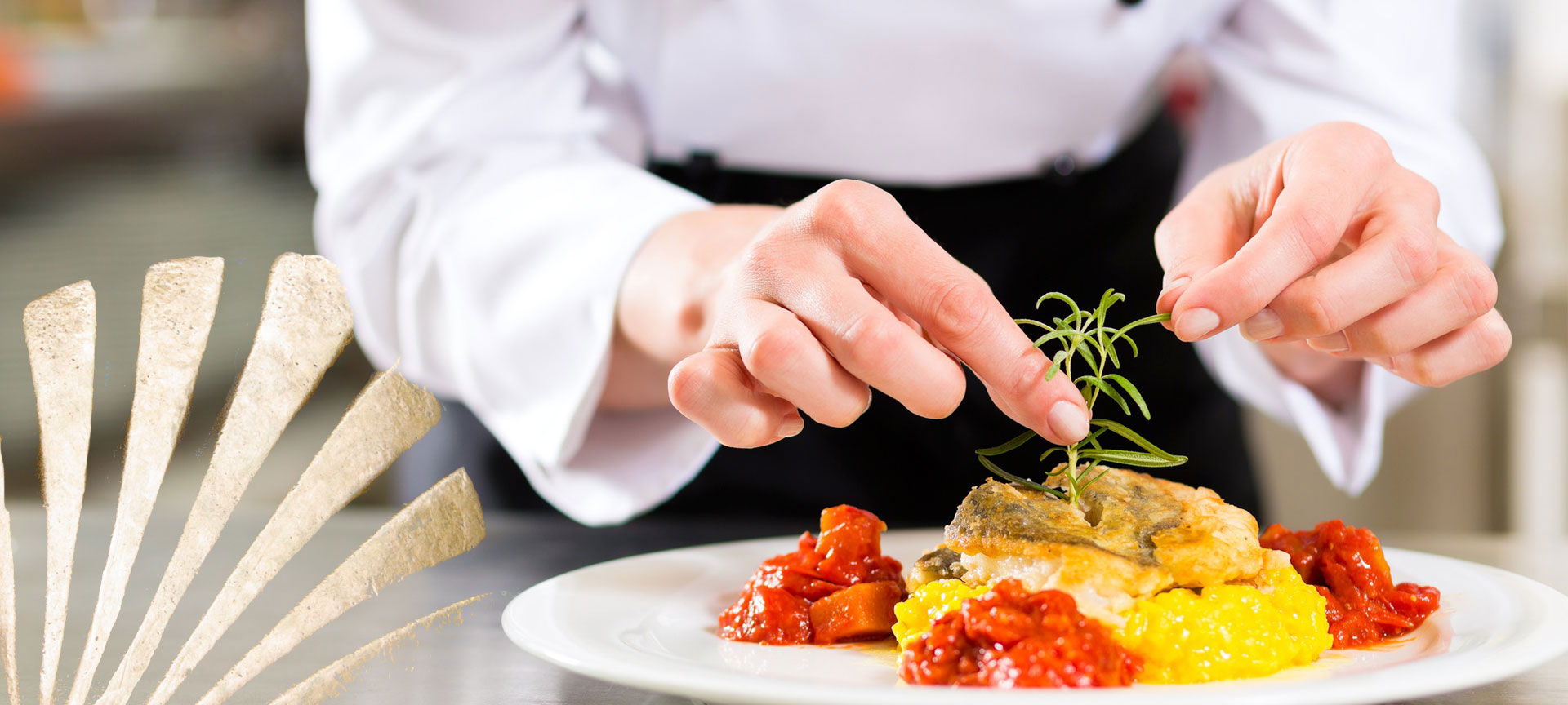 Chefkoch beim Anrichten Chefkoch beim Anrichten