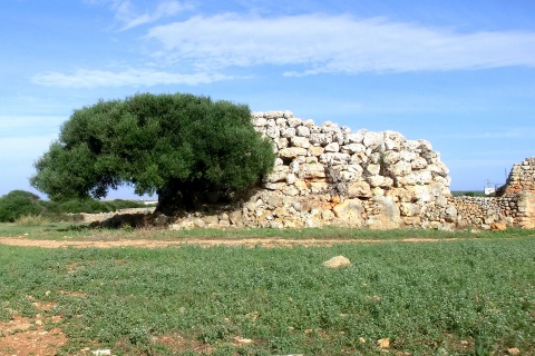 Trois « talayots » du site tayalotique de Montefí, Ciudadela, Minorque