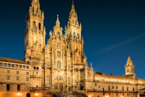 La cathédrale de Saint-Jacques-de-Compostelle de nuit