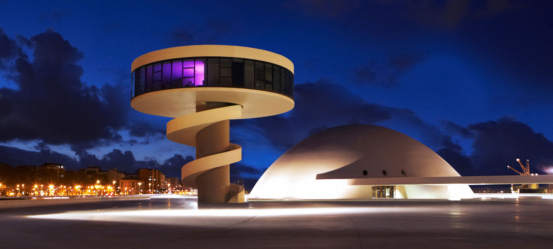 Centro Niemeyer en Avilés Centro Niemeyer en Avilés