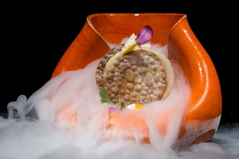 Plato de diseño "Donde esta el melocotón" por Danako Jatetxea