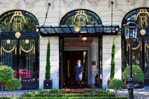 Eingang zum Hotel Ritz Madrid