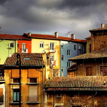 Telhados das casas em Pamplona