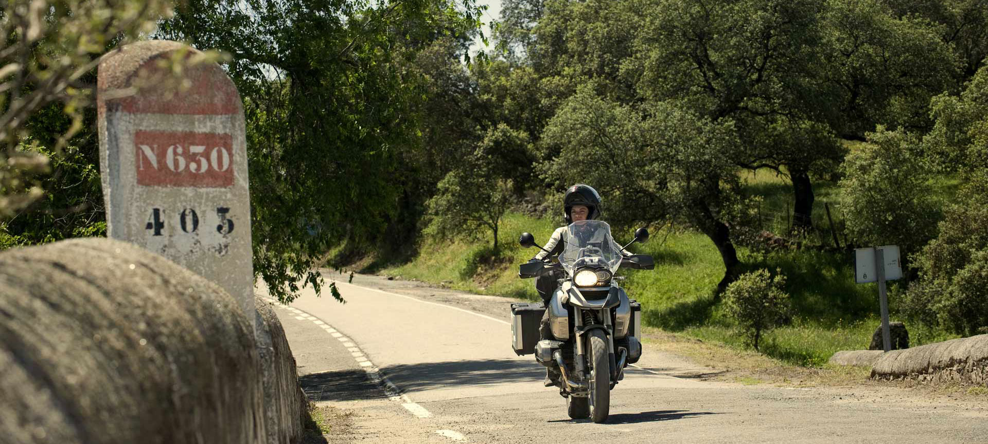 Un motard sur la route de l'Argent Un motard sur la route de l'Argent