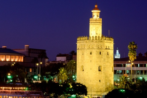 Widok na Torre del Oro nocą, Sewilla