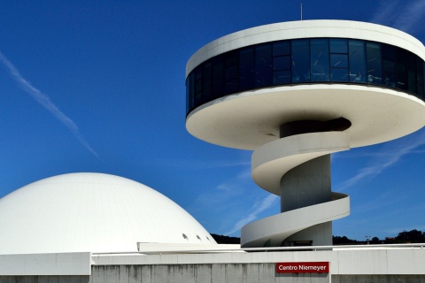 Vue extérieure du Centre Niemeyer. Avilés