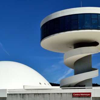 Vue extérieure du Centre Niemeyer. Avilés