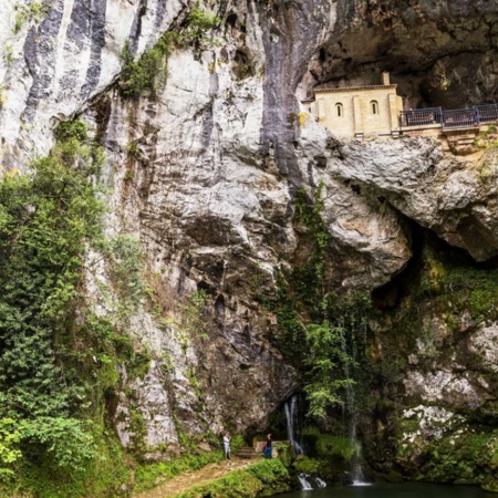 Sanctuaire de Covadonga à Cangas de Onís, région des Asturies