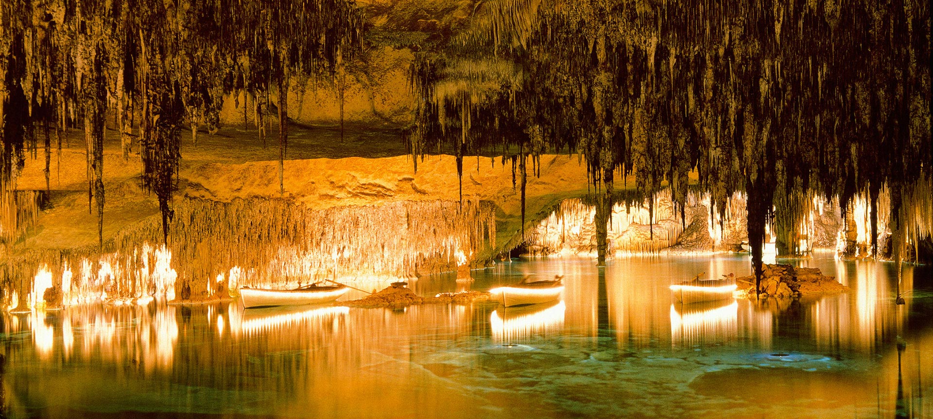 Drach Caves in Manacor, Mallorca Drach Caves in Manacor, Mallorca