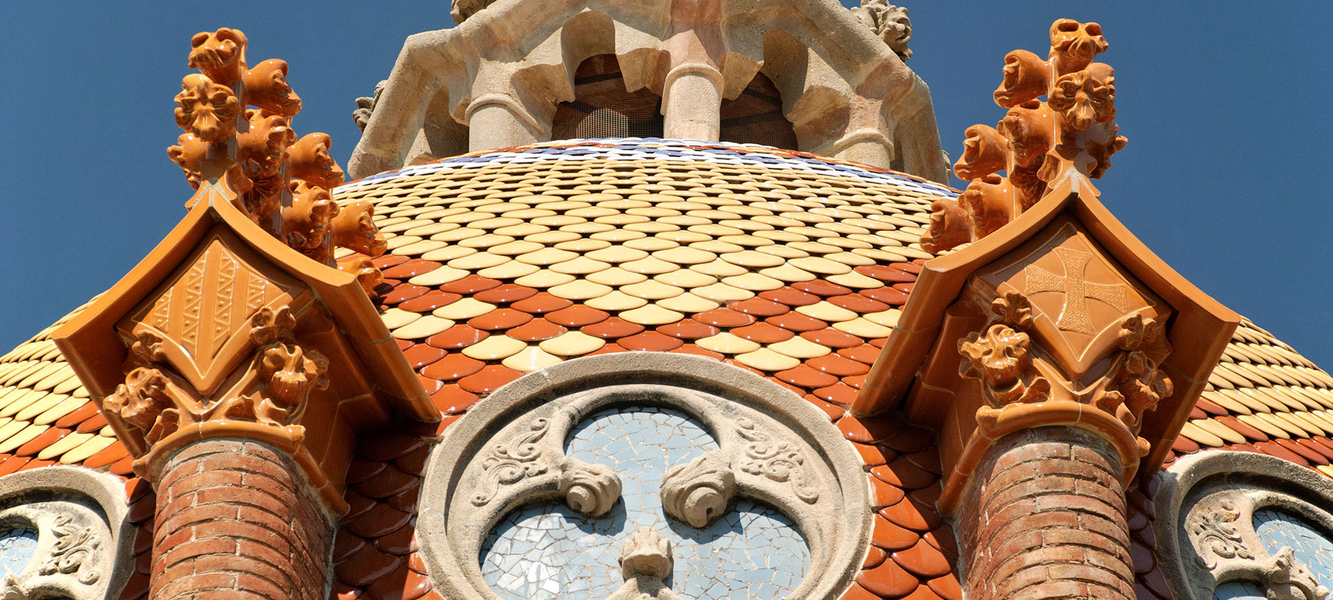 Dettaglio della facciata dell’Ospedale della Santa Creu e Sant Pau, Barcellona Dettaglio della facciata dell’Ospedale della Santa Creu e Sant Pau, Barcellona