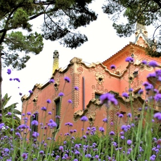 ガウディ美術館、グエル公園