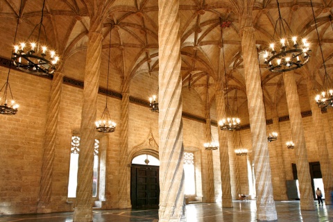 バレンシアのラ・ロンハ・デ・ラ・セダ（絹の商品取引所）内部