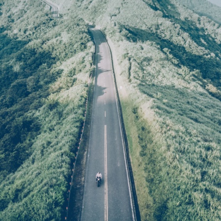 Moto por la carretera