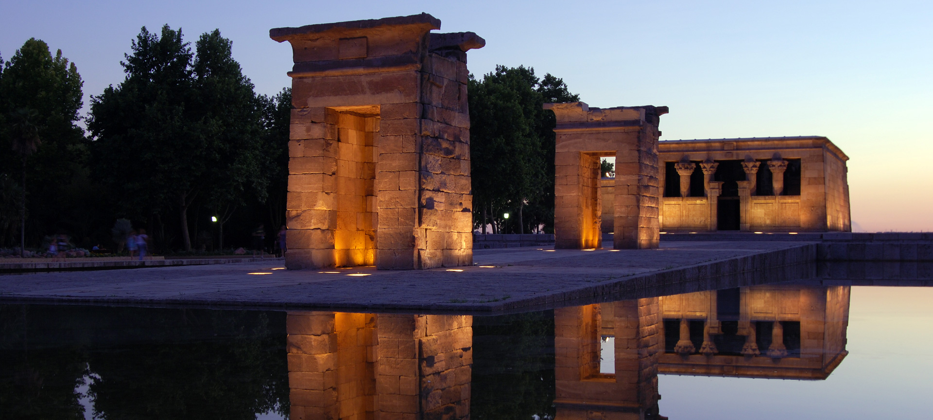 Widok na świątynię Debod podczas zachodu słońca, Madryt Widok na świątynię Debod podczas zachodu słońca, Madryt